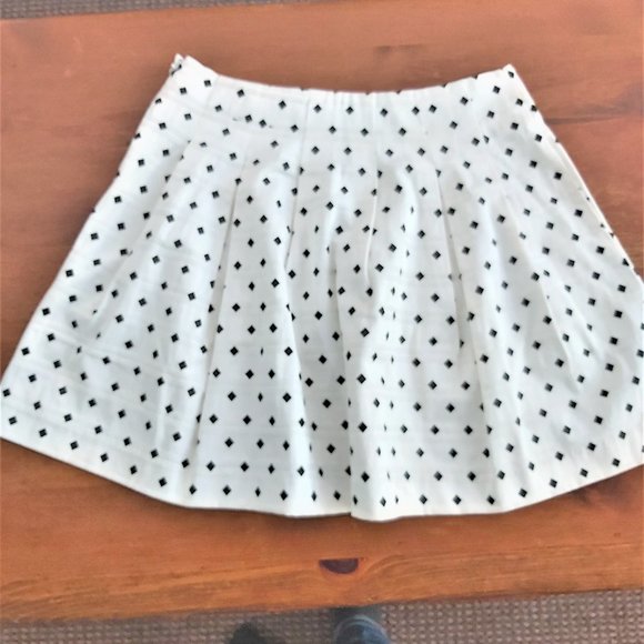 Banana Republic Sz 2 pleated mini w/ side zip - Picture 1 of 3